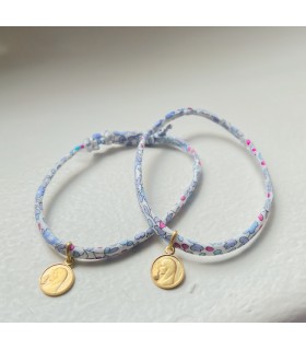 Petit bracelet en Liberty pour enfant avec une médaille de la Sainte Vierge