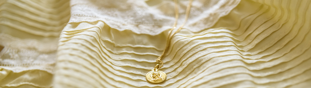 Médailles, chaînes, porte clés